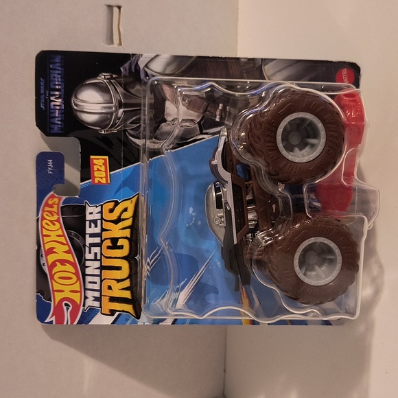 B21 Hot wheels Monster Trucks Mandalorian - Picture 1 of 3